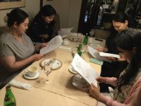 【スタジオ講師の皆さんとお食事会-４】　(記)菅有実子受験生に向けてどんな情報発信をしていくべきかを意見交換中。